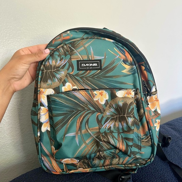 Dakine Tropical Print Backpack 🌴 - Picture 1 of 4